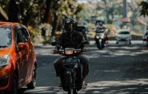 Sebaiknya Aturan Boleh Jalan Terus di Pertigaan Dinoyo Malang Dihapus Saja