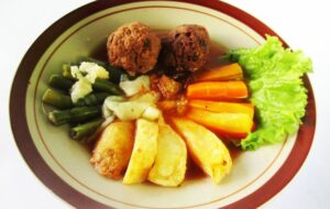 Panduan Makan Selat Solo agar Rasanya Sesuai di Lidah