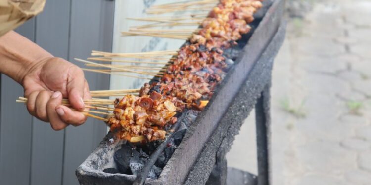 Sate Ayam Cak Is Perempatan Labang, Kuliner Asli Madura Dekat Suramadu sate madura bebek