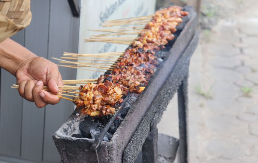 Sate Ayam Cak Is Perempatan Labang, Kuliner Asli Madura Dekat Suramadu sate madura bebek