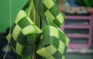 Lebaran Ketupat di Jawa: Momen Penghiburan untuk Arwah Anak-anak