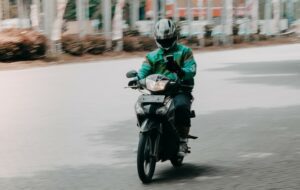 Mengenal Escorting, Aksi Luhur Ojek Online Indonesia