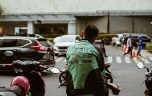 Curhat Mahasiswa yang Nyambi Jadi Driver Ojol di Kota Malang