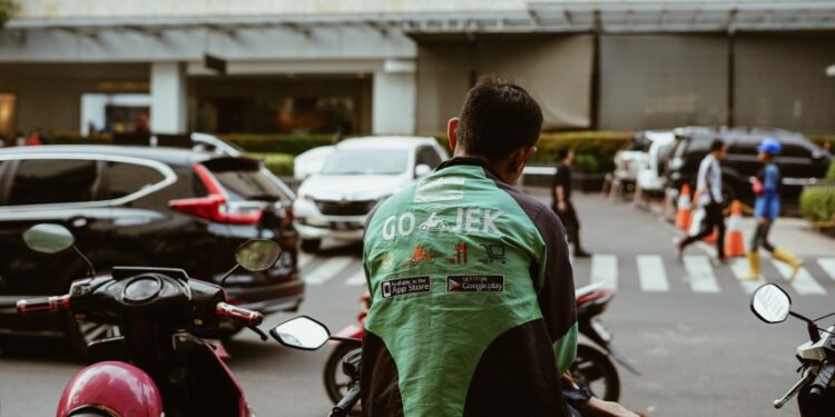 Curhat Mahasiswa yang Nyambi Jadi Driver Ojol di Kota Malang (Unsplash)
