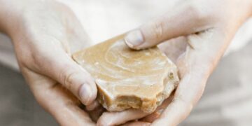 Rekomendasi 4 Sabun Mandi Minimarket dengan Sensasi Dingin yang Bikin Gerah Pergi