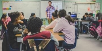 Suka Duka Asisten Guru SD Swasta, Berharga walau Dipandang Sebelah Mata