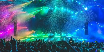 5 Hal yang Perlu Kamu Pikirkan Sebelum Ikut-ikutan War Tiket Konser Coldplay