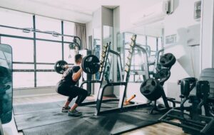 5 Kelakuan Pengguna Gym yang Menyebalkan