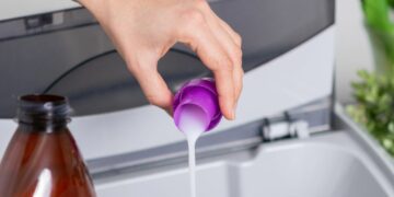 5 Rekomendasi Detergen Cair Indomaret Paling Wangi dan Nggak Panas di Tangan