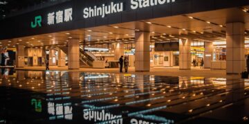 Menangis di Stasiun Shinjuku, Stasiun Tersibuk di Dunia