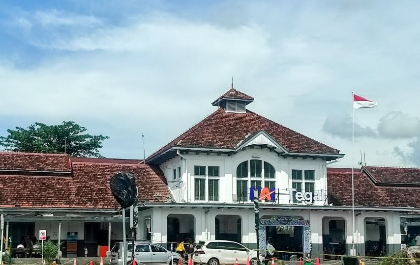 Stasiun Kota Tegal itu Romantis, Sayang Dikorupsi