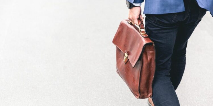 Karyawan yang Terkena PHK: Dianggap Tidak Kompeten dan Sulit Dapat Pekerjaan Baru