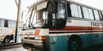 Nestapa Menggunakan Bus Akas Madura (Unsplash)