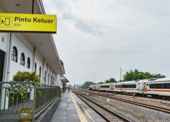 Merasa Spesial saat Saya Naik dan Turun KA Jayakarta di Stasiun Walikukun Ngawi (Dokumen pribadi penulis).