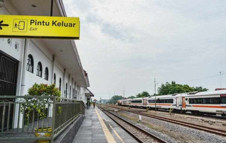 Merasa Spesial saat Saya Naik dan Turun KA Jayakarta di Stasiun Walikukun Ngawi (Dokumen pribadi penulis).