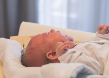 Tradisi Gebrak Bayi biar Nggak Kagetan Itu Nggak Banget