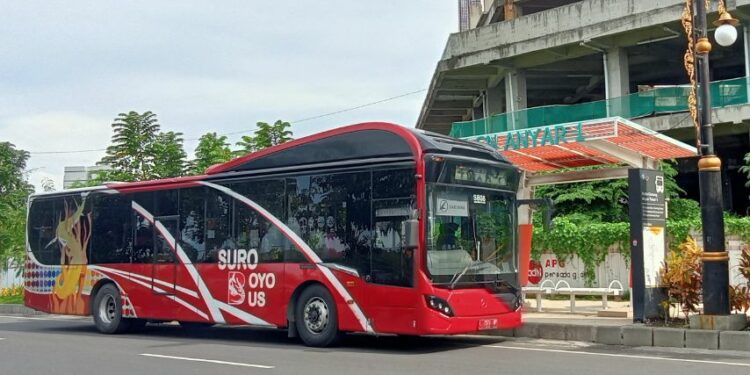 Naik Transportasi Umum di Surabaya Adalah Simbol Kemiskinan, tapi Saya Tidak Malu Menggunakannya