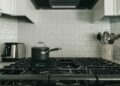 6 Hal Nggak Enaknya Punya Dapur Bersama di Kos