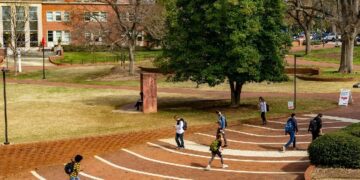 Kantin Kampus , Tempat Paling Berbahaya untuk Mahasiswa Baru