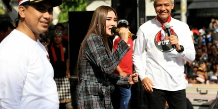 Tutorial Cara Ngamuk yang Tepat Guna dari Ganjar Pranowo (Wikimedia Commons:humas.jatengprov.go.id)