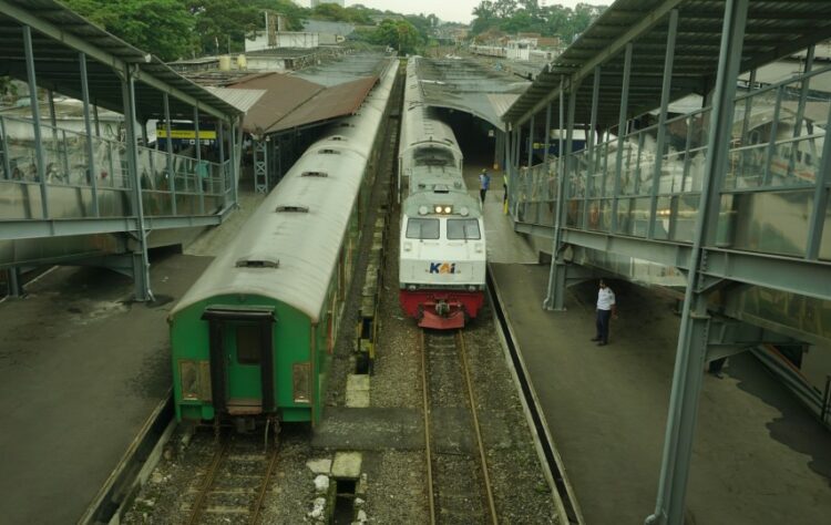 Alasan Saya Kecewa dengan Kondisi Stasiun Malang (Unsplash)