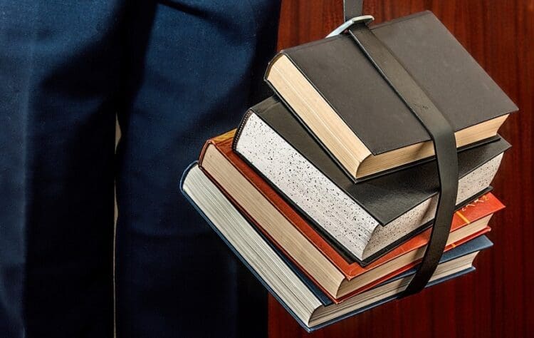 Wajib Nyumbang Buku sebagai Syarat Kelulusan Itu Perampokan, Bukan Usaha Mencerdaskan!