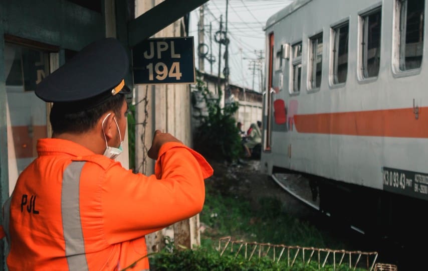 Cikarang Punya Rute KRL, tapi Kami Malah Iri Sama Karawang (Unsplash)