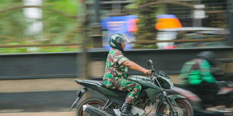 5 Kisah Lucu Saat TNI Gadungan Ketemu TNI Asli, Bikin Ngakak!