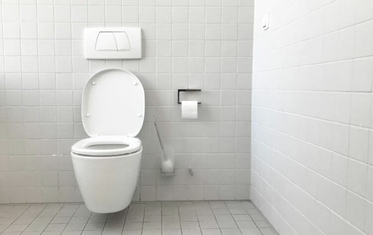 6 Dosa Besar Pengguna Toilet Umum yang Harusnya Nggak Dilakukan Lagi