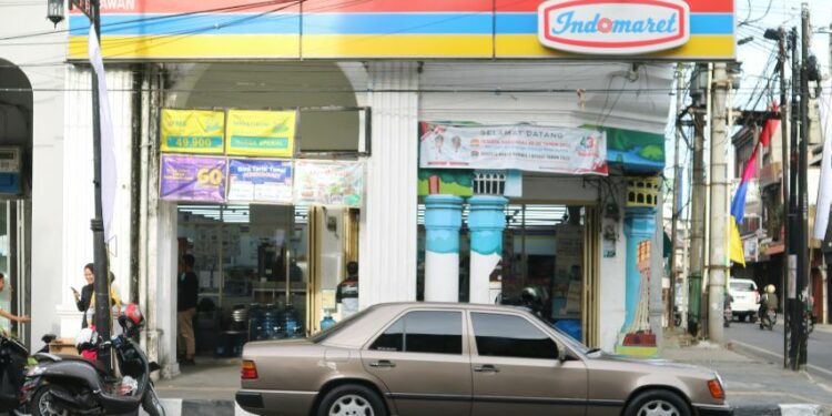 Samsat Surabaya Harusnya Belajar dari Indomaret Soal Pelayanan dan Fasilitas yang Baik