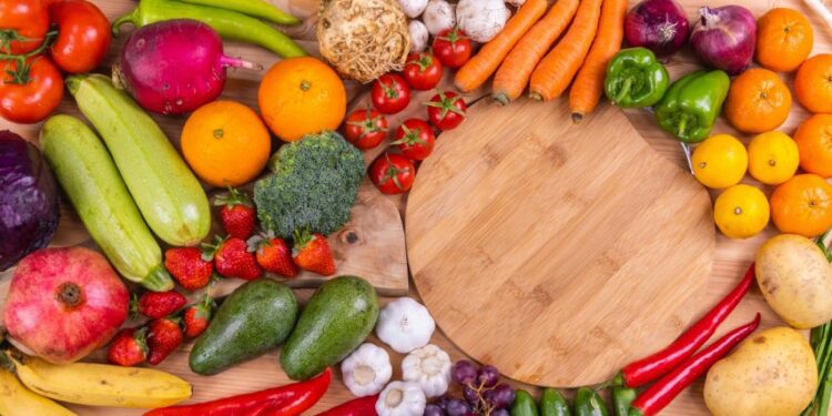 Nggak Usah Lebay, Mengonsumsi Kulit Buah dan Sayur Ini Nggak Akan Membuatmu Mati Apalagi Patah Hati!