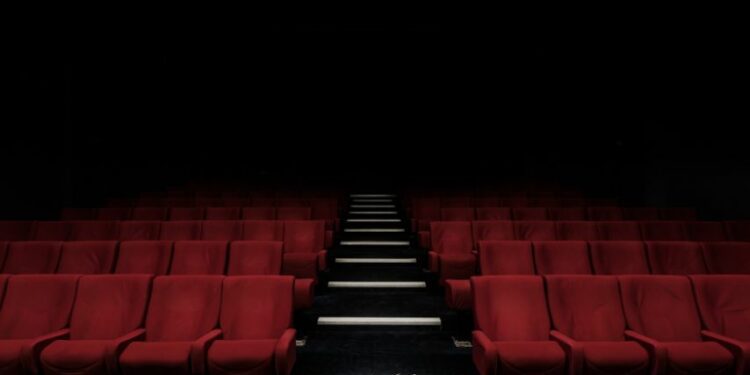 Sering Kosong dan Bikin Penonton Nggak Nyaman, Sebaiknya Tiga Baris Tempat Duduk Paling Depan di Bioskop XXI Dihilangkan Saja