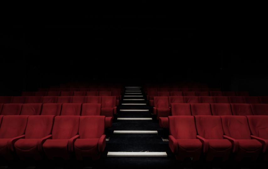 Sering Kosong dan Bikin Penonton Nggak Nyaman, Sebaiknya Tiga Baris Tempat Duduk Paling Depan di Bioskop XXI Dihilangkan Saja
