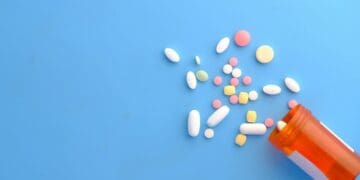 Menghadapi Pahitnya Dunia Aja Kuat, Masa Menghadapi Pahitnya Obat Ngeluh? Ini Alasan Kenapa Obat Rasanya Pahit aturan minum obat