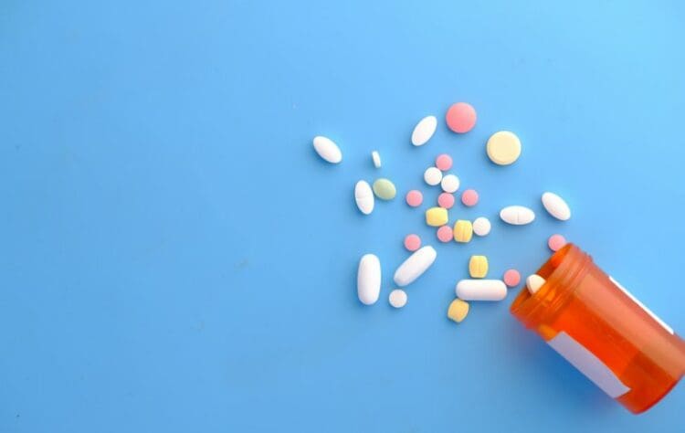 Menghadapi Pahitnya Dunia Aja Kuat, Masa Menghadapi Pahitnya Obat Ngeluh? Ini Alasan Kenapa Obat Rasanya Pahit aturan minum obat