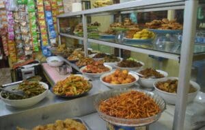 Membandingkan Warteg dengan Warung Makan di Kota Solo