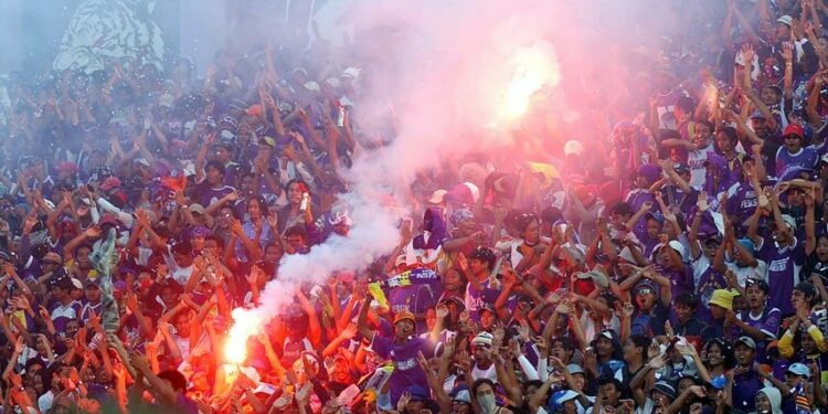 Jumlah Korban Tragedi Kanjuruhan Muncul di Jersey Arema FC (Unsplash)