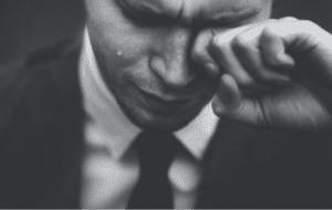 Menderita Ditinggal Kekasih Berhijrah, Kena Cap Dajjal Pula (Unsplash)