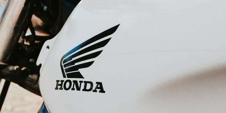 Supra X Lambang Pilih Kasih Honda kepada Cinta Saya Blade 110 (Unsplash)