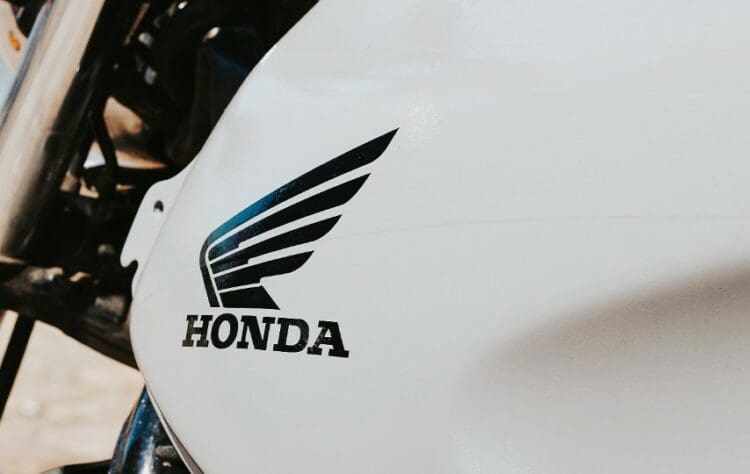 Supra X Lambang Pilih Kasih Honda kepada Cinta Saya Blade 110 (Unsplash)