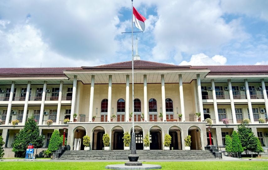 Suka Duka yang Saya Rasakan Saat Menjadi Maba UGM: Nggak Ada Perpeloncoan, sih, tapi Tugasnya Seabrek