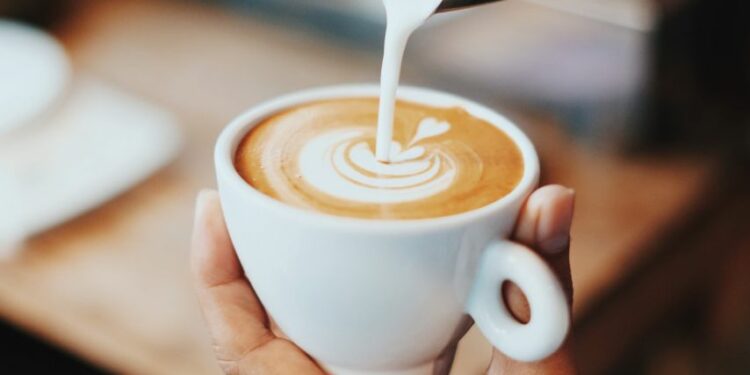 Kopi Tuku, Kedai Kopi yang Biasa Aja tapi Jadi Idola