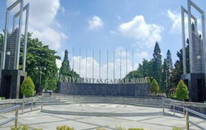 Nggak Usah Heran Banyak yang Pamer PPSMB di Media Sosial, Menjadi Maba UGM Memang Membanggakan, kok