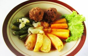 7 Makanan Indonesia yang Ternyata Peninggalan Kolonial Belanda