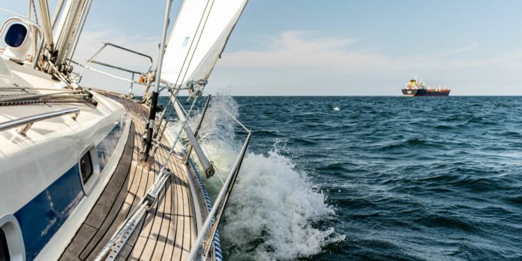 Sisi Gelap Pelayaran yang Jarang Diketahui Orang Awam