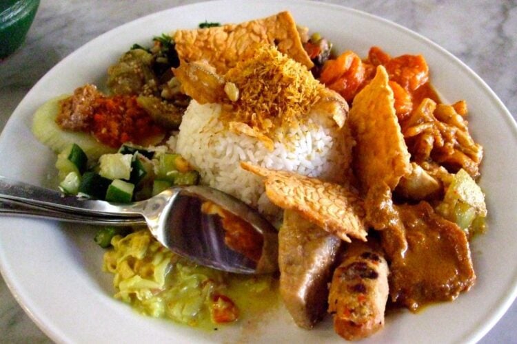 Nasi Rames, Menu Makanan Paling Populer di Jawa Tengah jogja