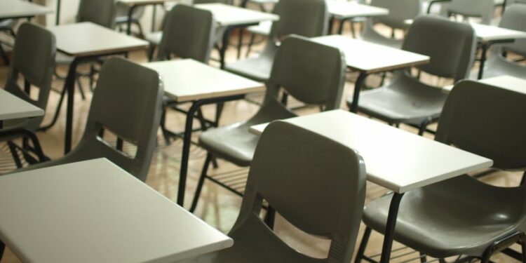 IAIN Ponorogo Menyimpan 3 Kebohongan yang Perlu Diluruskan (Unsplash)