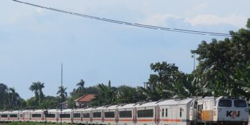 Kereta Api Jayakarta, Kereta yang Wajib Dicoba, Cocok bagi Introvert tapi Kebelet Traveling(Moch Febrianto via Wikimedia Commons)