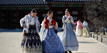 Ketika Lawson Memuaskan Nafsu dan Godaan Panas dari Idol Korea