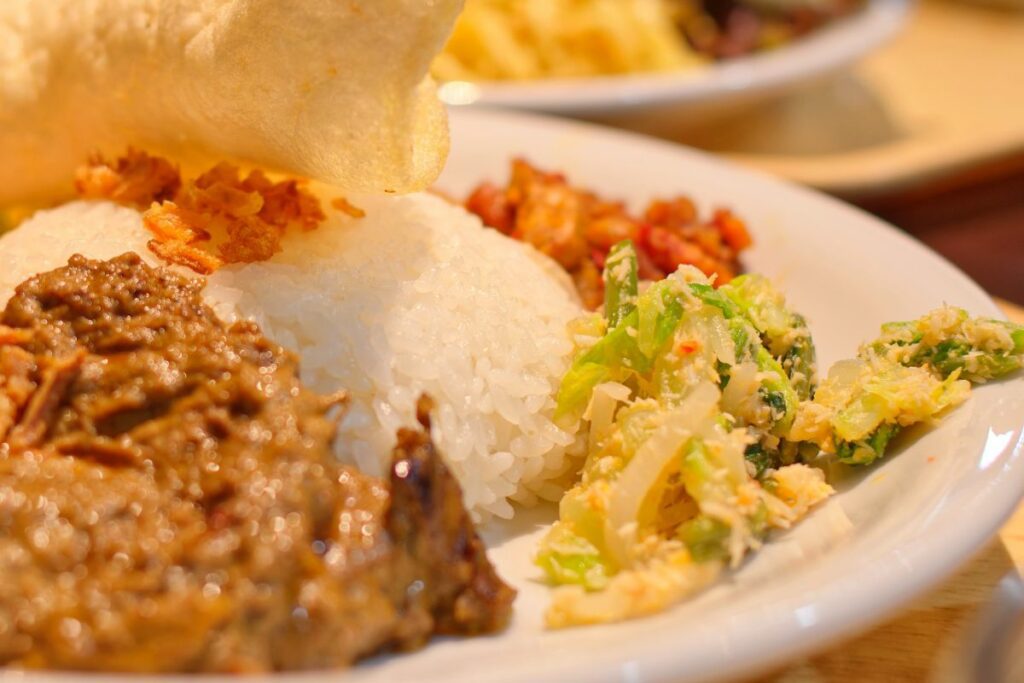 5 Menu Red Flag di Warung Nasi Rames. Jangan Pesan Menu Ini kalau Kerjaanmu Cuma Rebahan!